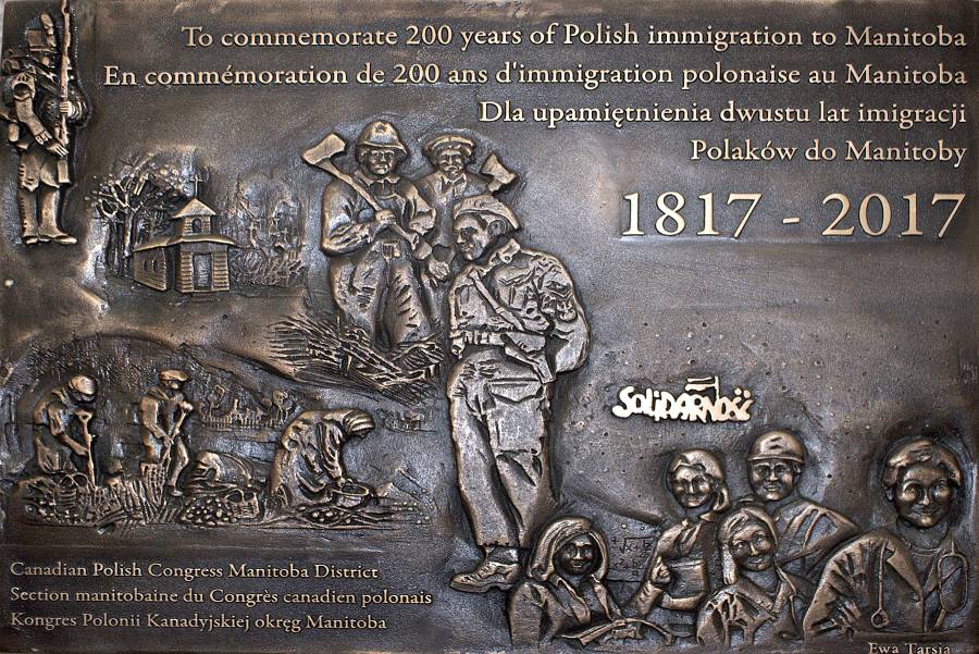 Tablica „Dla upamiętnienia dwustu lat imigracji Polaków do Manitoby 1817-2017” w budynku Legislatury (fot. Mirek Weischel)